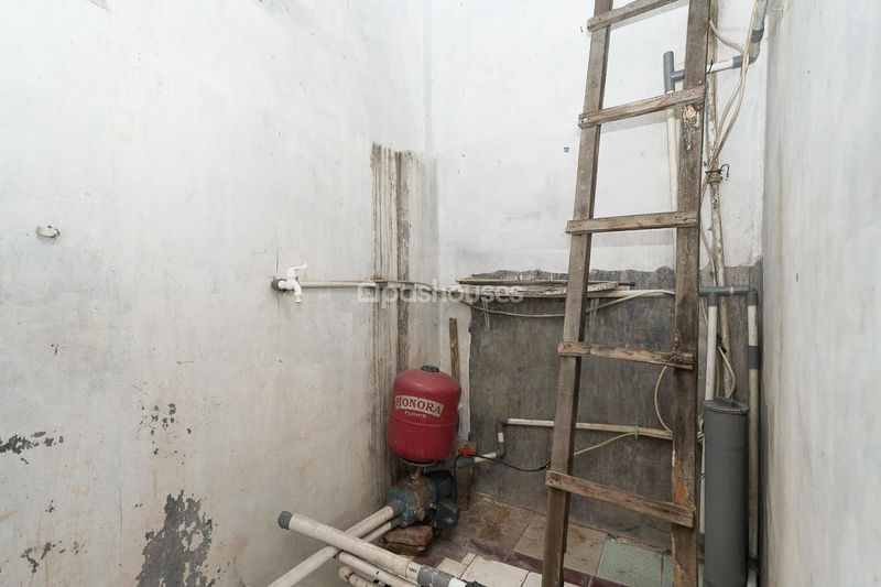 Jalan Tirta Kencana IV Blok E No.303