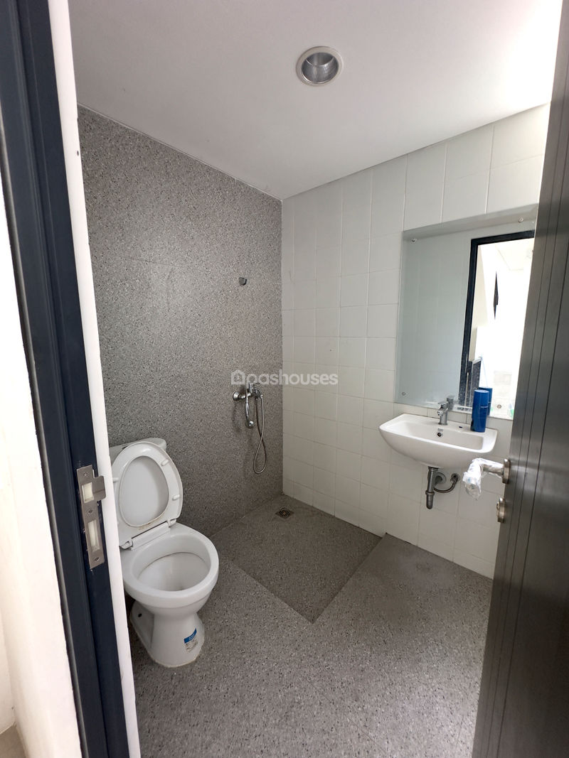 Latinos Business District BSD City Blok B12 No.5