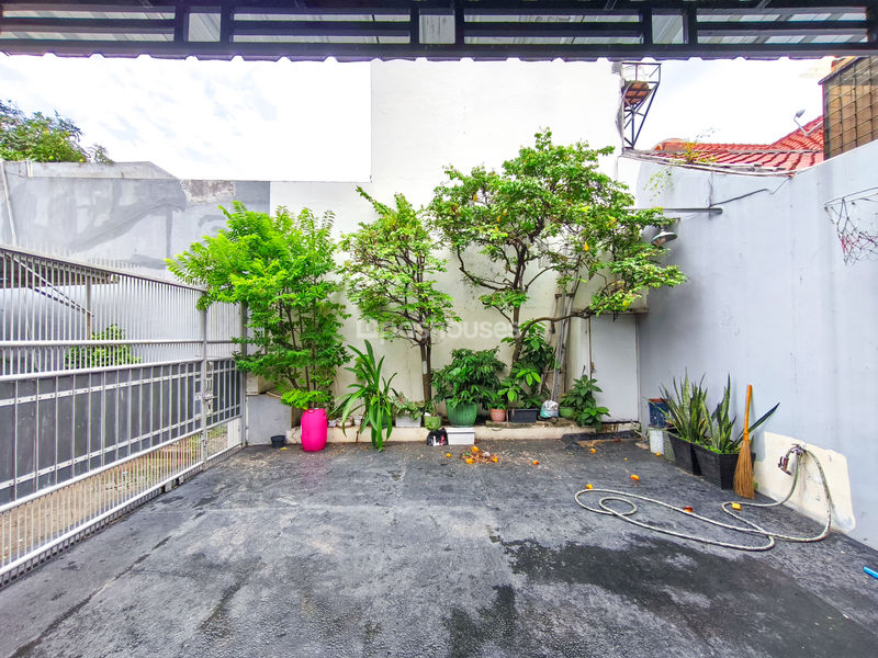 Jalan Dharma Graha IV Blok B8 No.30A