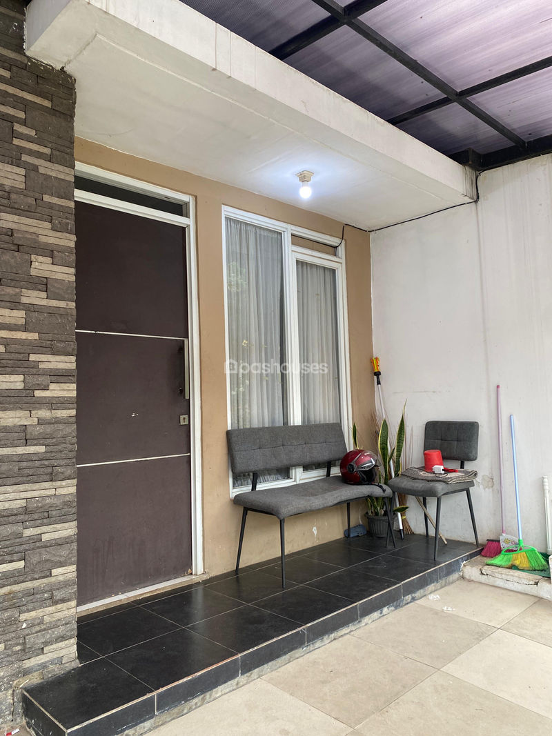 Metland Transyogi Cibubur Cluster Sherwood Blok RM33 No.31