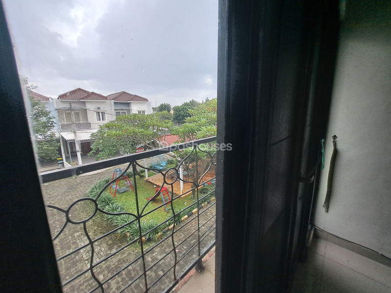 Kompleks Flo Residence Kav 4 No.1