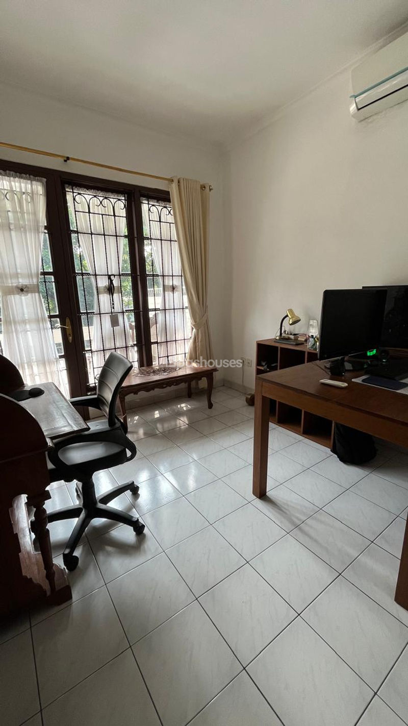 Legenda Wisata Zona Picasso Blok K5/10