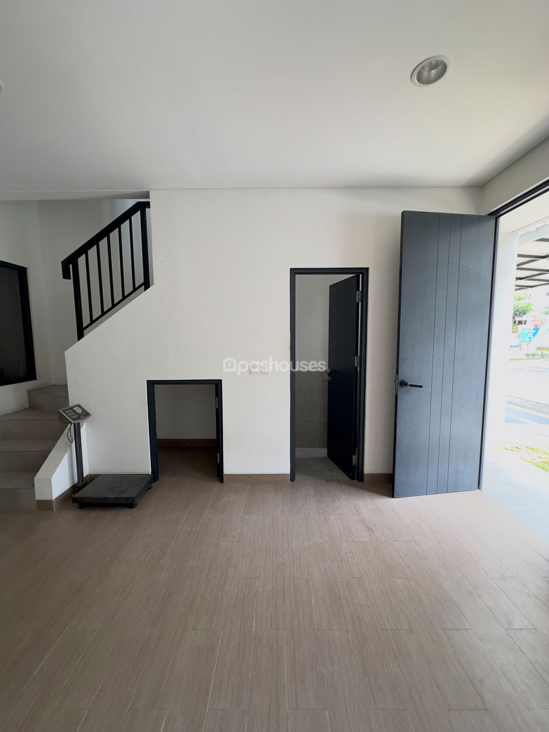 Latinos Business District BSD City Blok B12 No.5