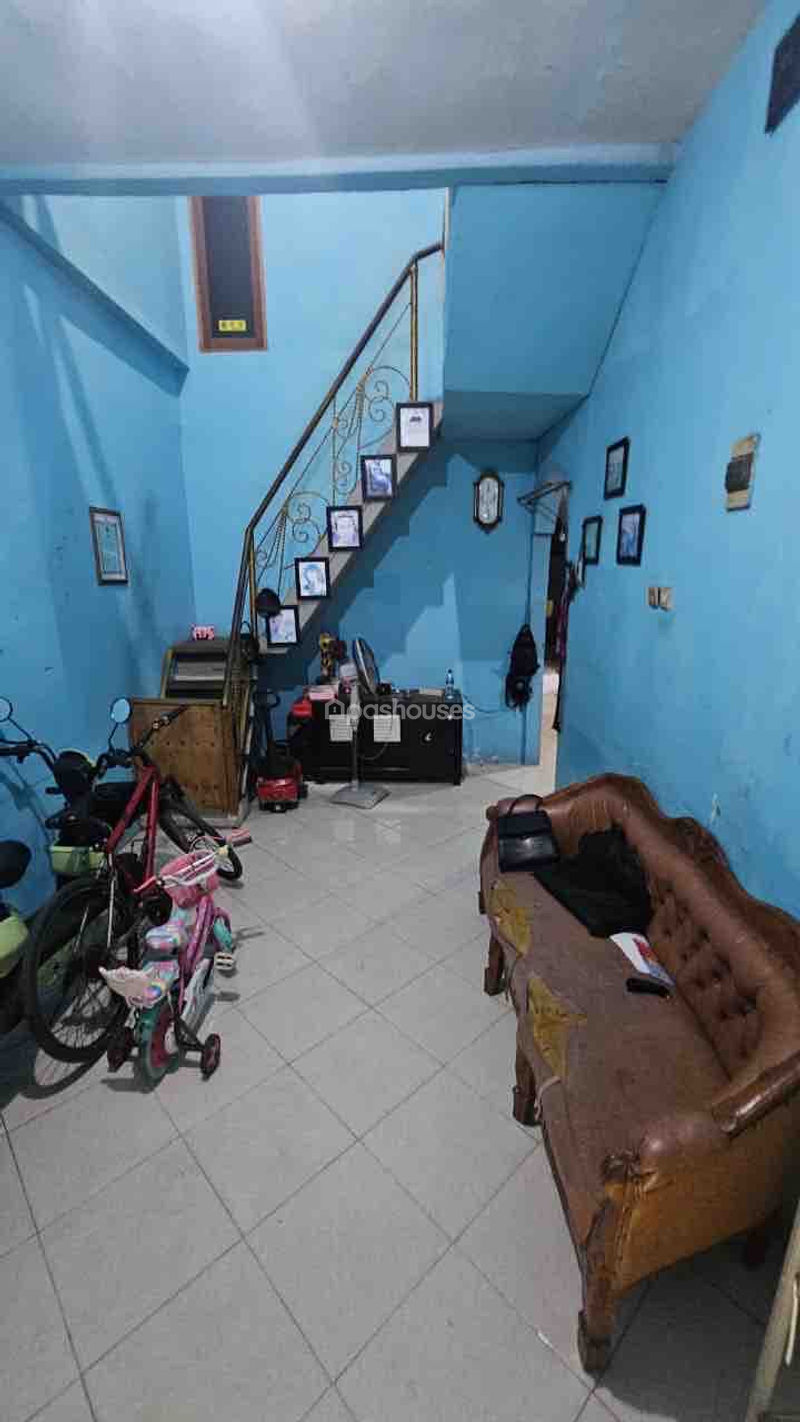 Jalan Tirta Kencana IV Blok E No.303