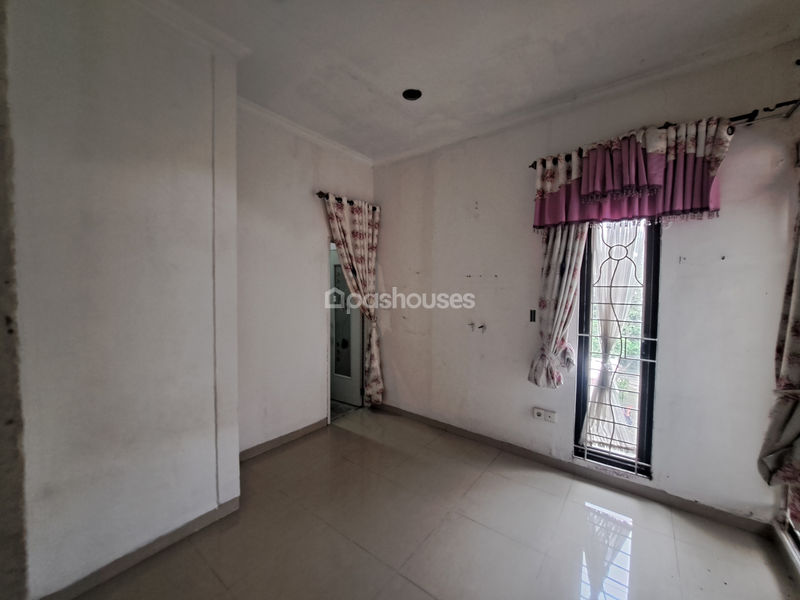 Kompleks Flo Residence Kav 4 No.1