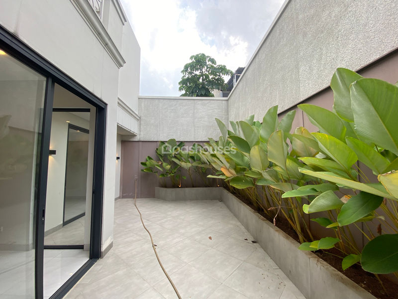 Legenda Wisata Zona Rembrant Blok H3/12