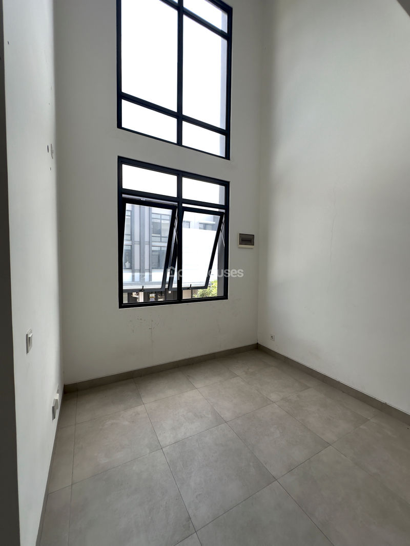 Latinos Business District BSD City Blok B12 No.5