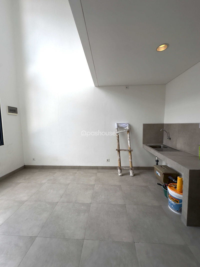 Latinos Business District BSD City Blok B12 No.5