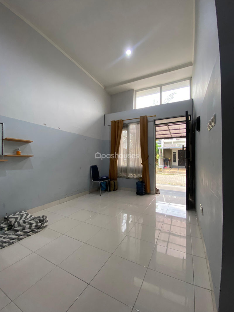Metland Transyogi Cibubur Cluster Sherwood Blok RM33 No.31