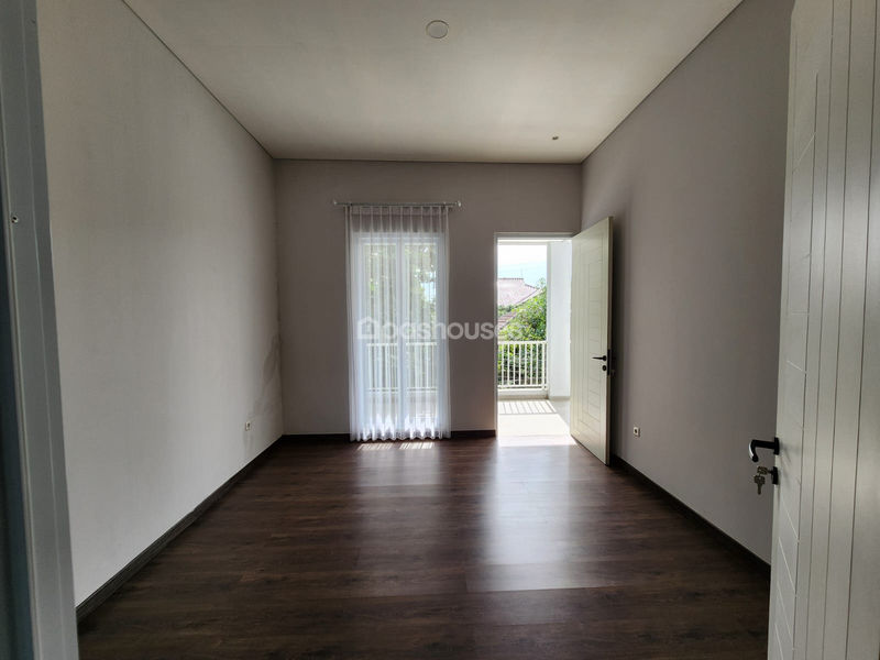 Komplek Megapolitan Cinere No.290