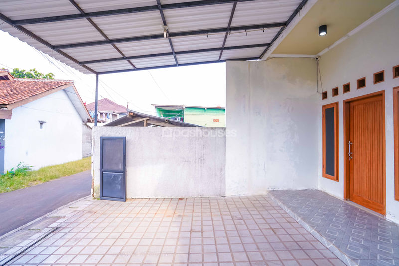 Jalan Makam Pule Depok