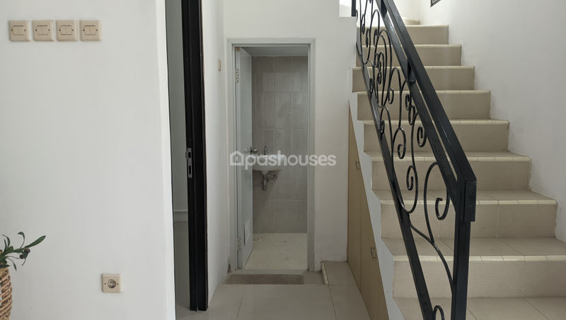 Arya Townhouse 3 Kav 99 No.3