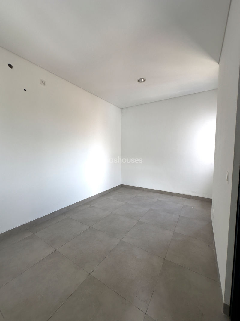 Latinos Business District BSD City Blok B12 No.5