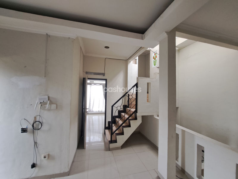 Kompleks Flo Residence Kav 4 No.1