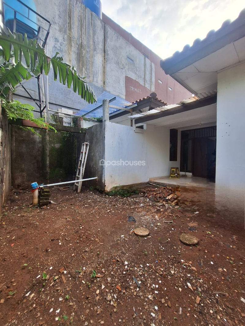 Jalan Poncol Indah Tangerang Selatan
