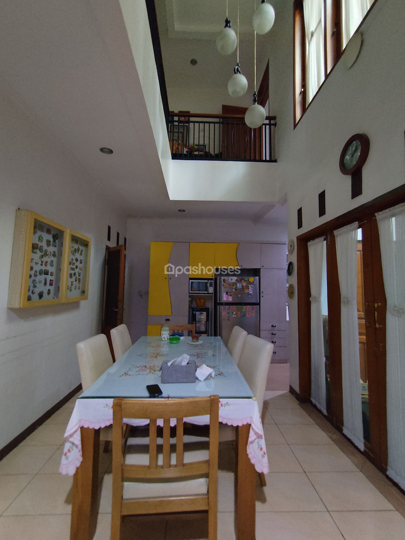 Jalan Larinda Raya Barat Tangerang