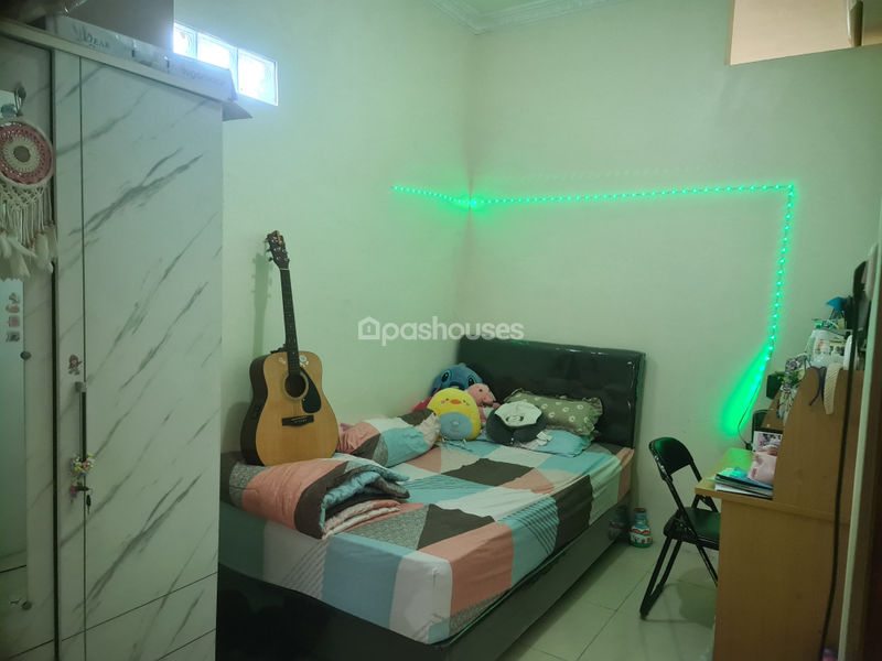 Perumahan Mutiara Gading Riviera Blok B8 No.18