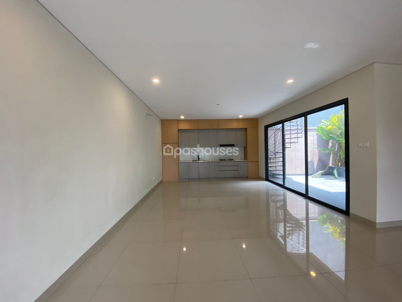 Legenda Wisata Zona Colombus Blok B15 No.5
