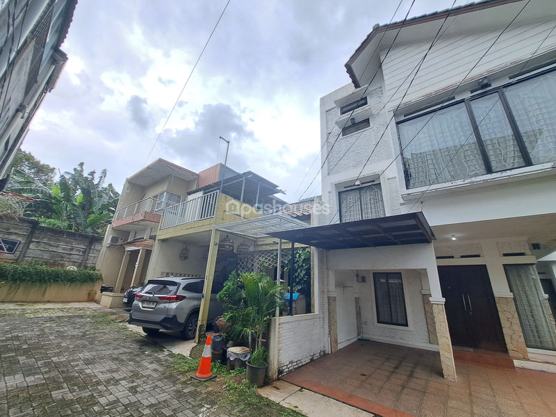 Kompleks Flo Residence Kav 4 No.1