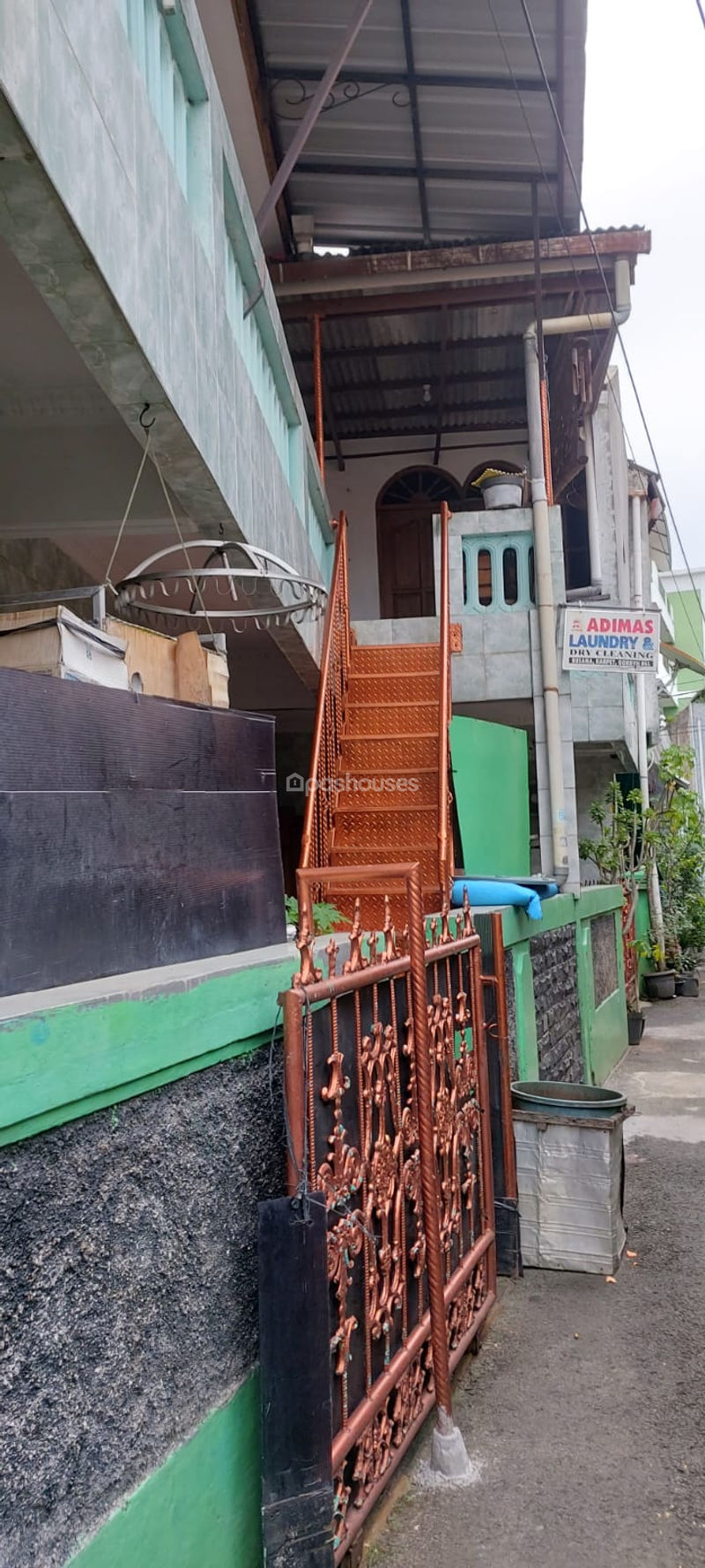 Jalan Teratai Putih 1