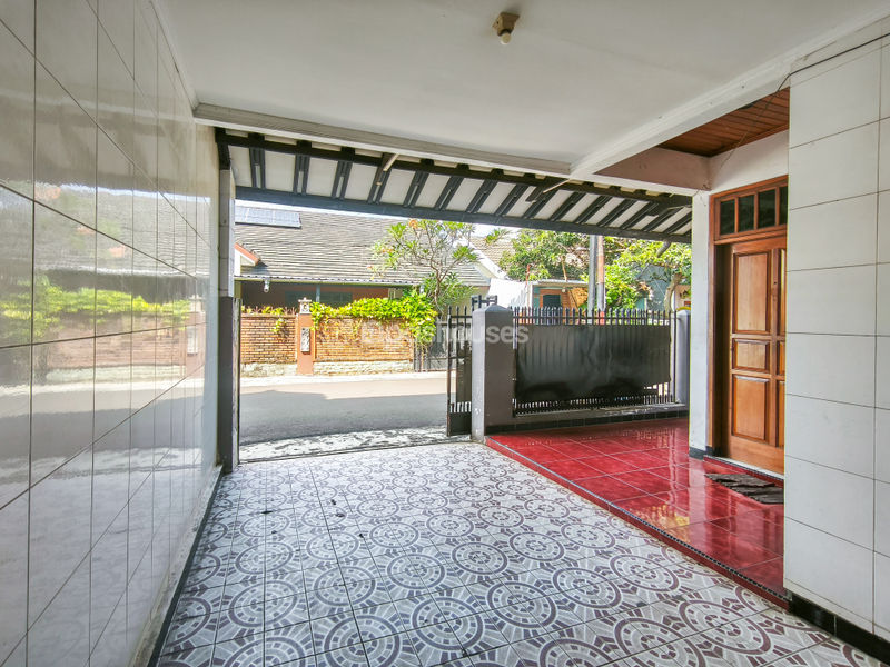 Jalan Taman Sari Blok L