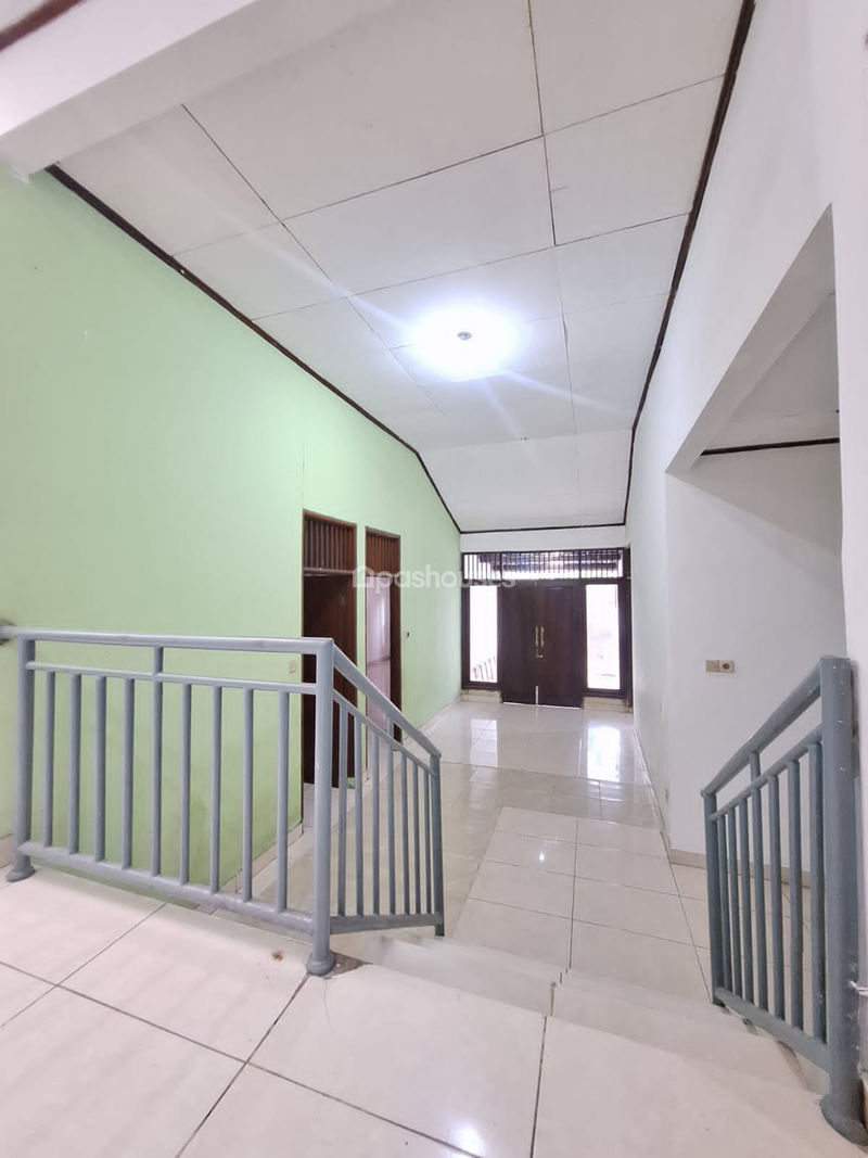 Jalan Poncol Indah Tangerang Selatan