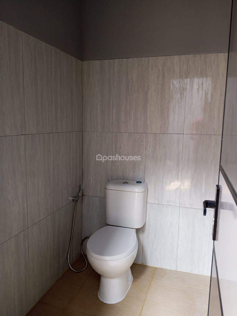 Perumahan Bukit Waringin, Blok E3 No.8 