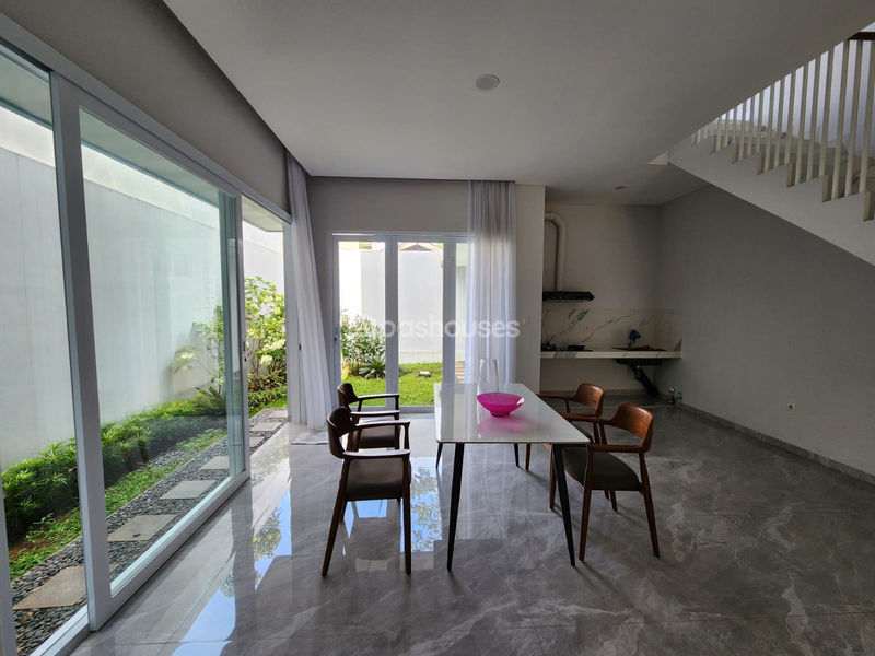 Komplek Megapolitan Cinere No.290