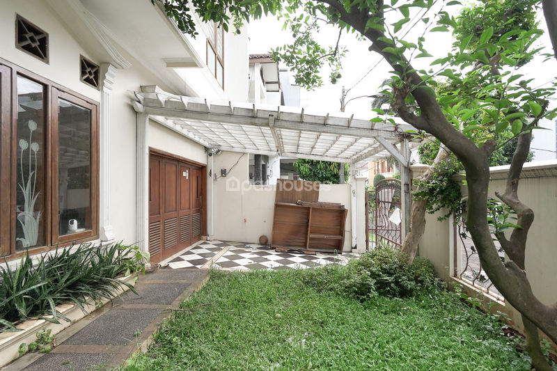 Citra Gran Cibubur Cluster Nusa Dua Blok B8 No.27