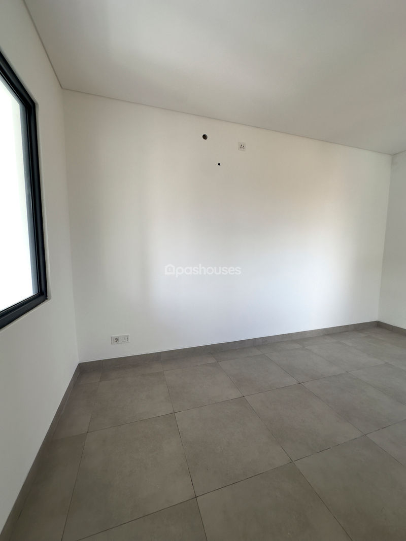 Latinos Business District BSD City Blok B12 No.5