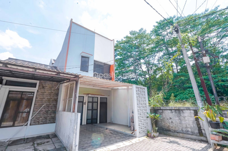 The Mahaka Platinum Cluster Emerald No.A7