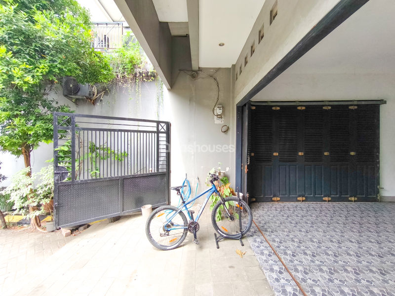 Perumahan Taman Royal 2 Cluster Parahyangan No.7