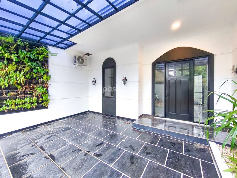 Jalan Saari Kelapa Dua