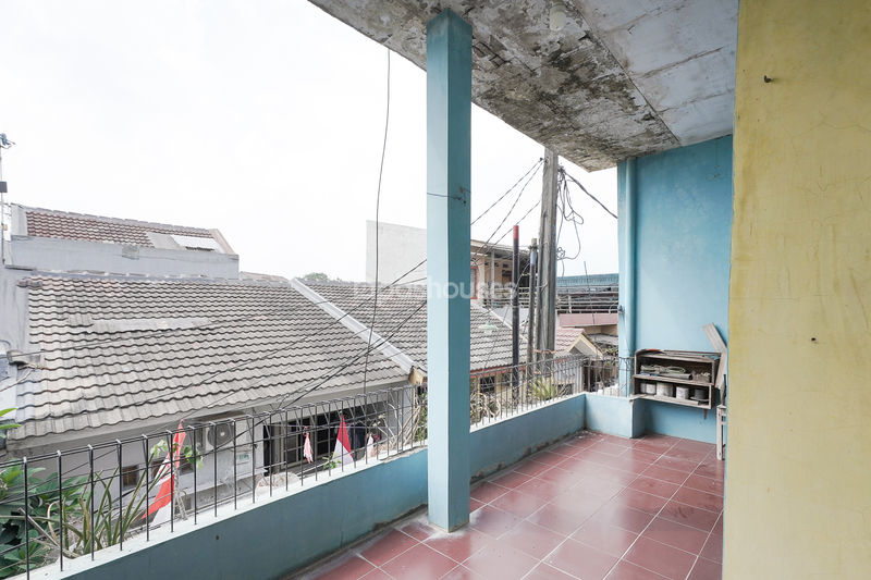 Jalan Tirta Kencana IV Blok E No.303
