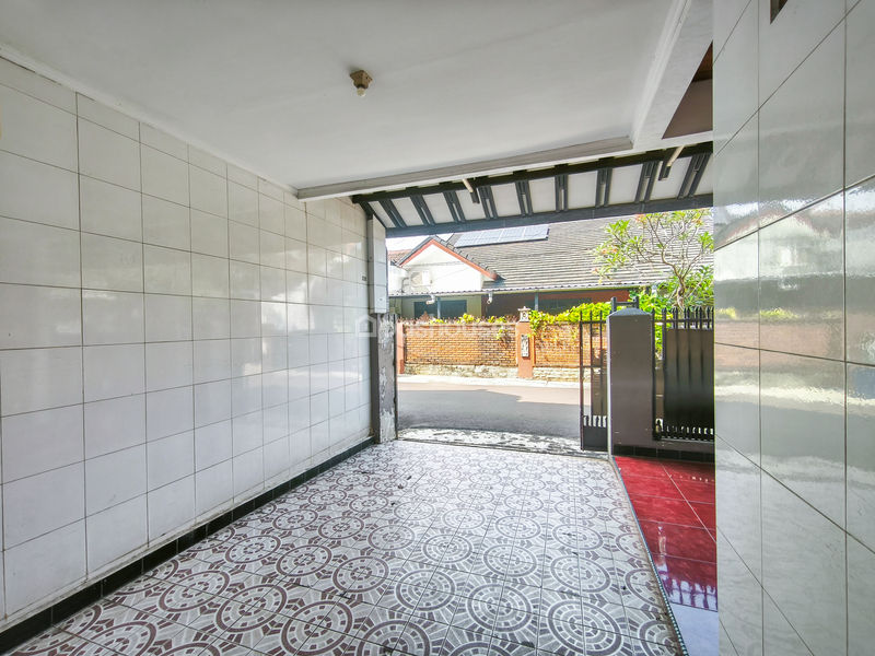 Jalan Taman Sari Blok L