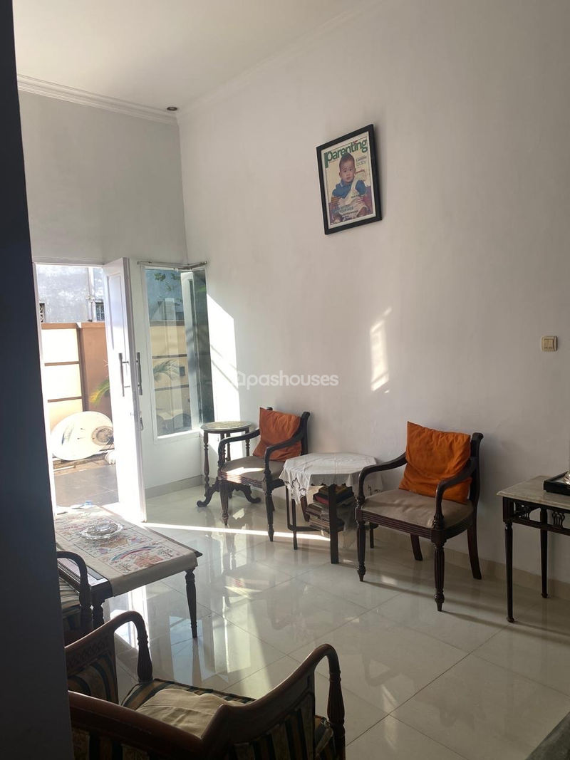 Jalan Taman Pelangi IV Blok E No.43