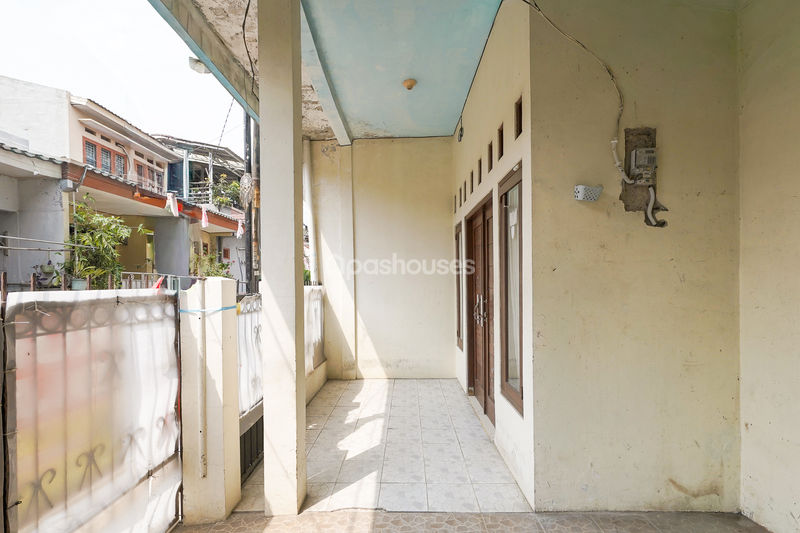 Jalan Tirta Kencana IV Blok E No.303