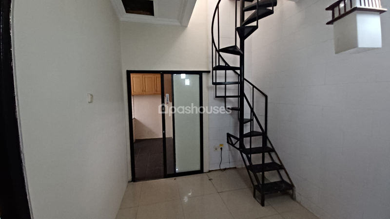 Jalan H. Nawi Raya No.18