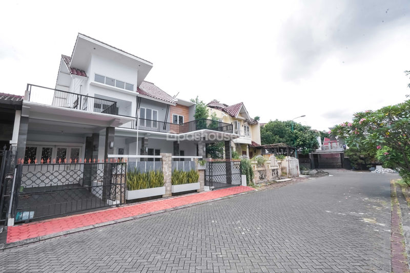 Perumahan Raffles Hills Cibubur