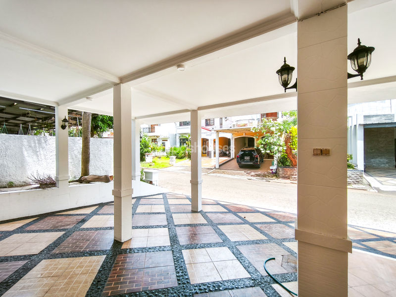 Legenda Wisata Zona Colombus