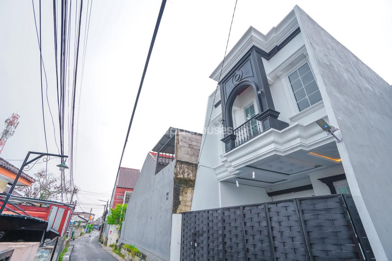Jalan Cahaya Titis