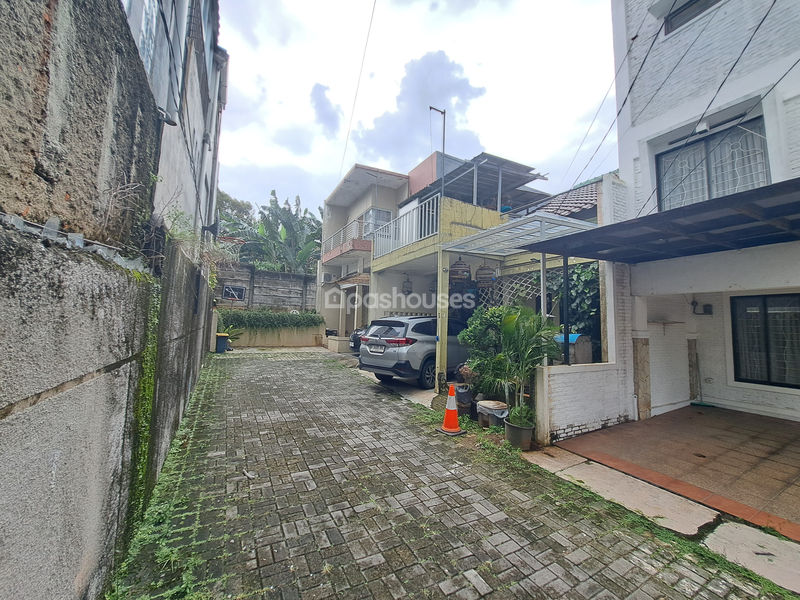 Kompleks Flo Residence Kav 4 No.1