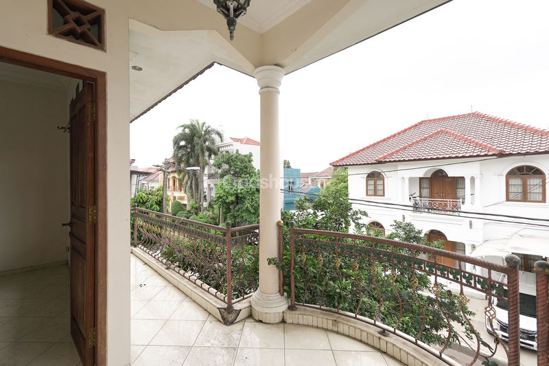 Citra Gran Cibubur Cluster Nusa Dua Blok B8 No.27