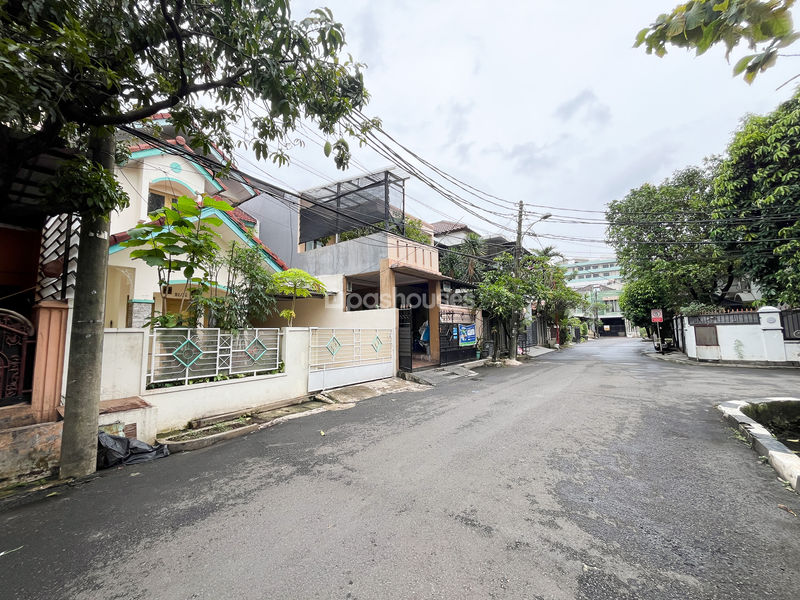 Jalan Edelweis Tengah Blok B1