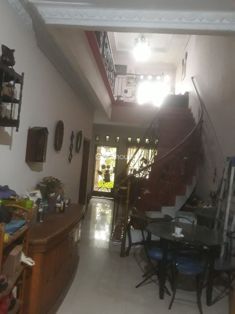 Jalan Pengadegan Timur