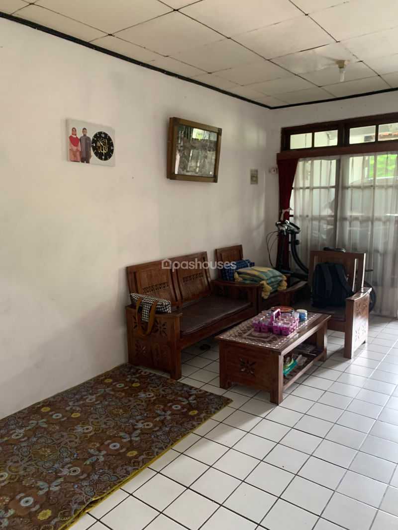 Jalan Pakarena Raya Depok