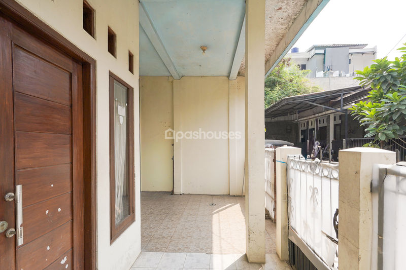 Jalan Tirta Kencana IV Blok E No.303