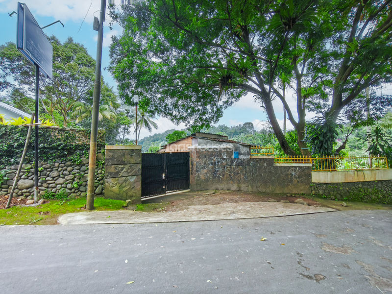 Kampung Ciliwung Riverside
