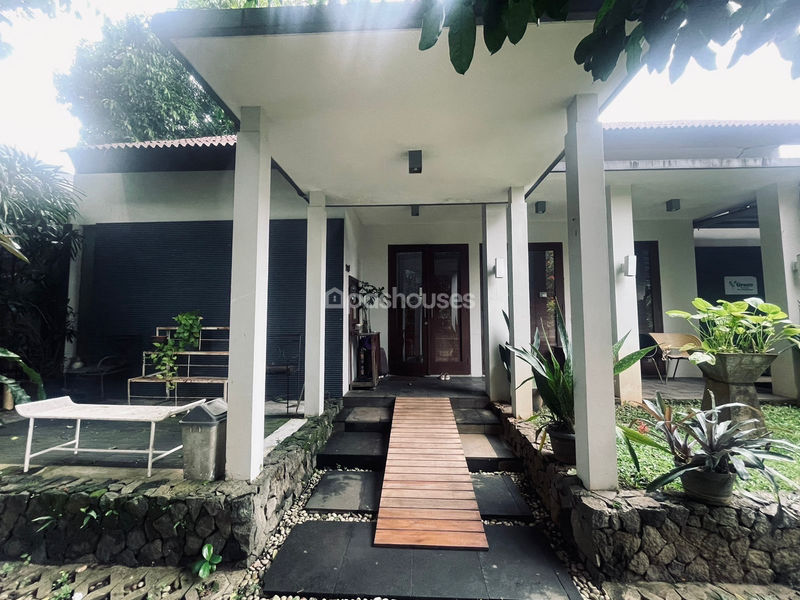 Jalan Flamboyan Raya No.19