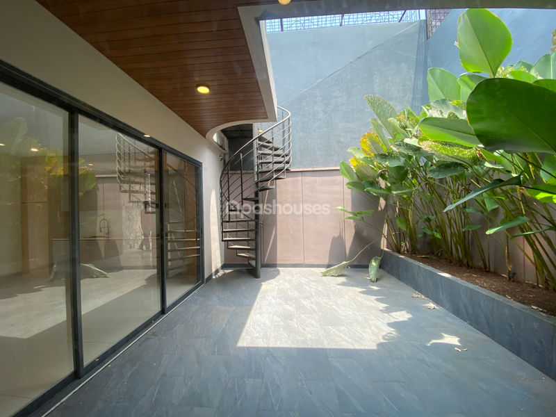 Legenda Wisata Zona Colombus Blok B15 No.5